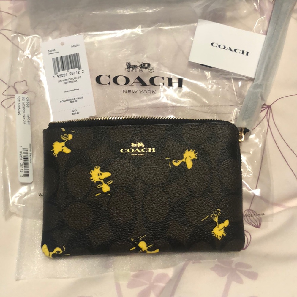 NWT Coach x Peanuts Zip Wristlet